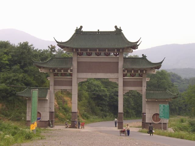 Longchang Temple